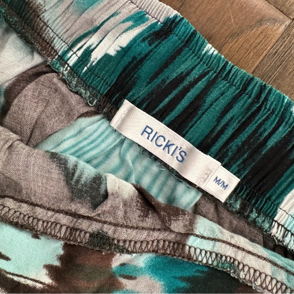 Ricki’s Skirt - Picture 3 of 6